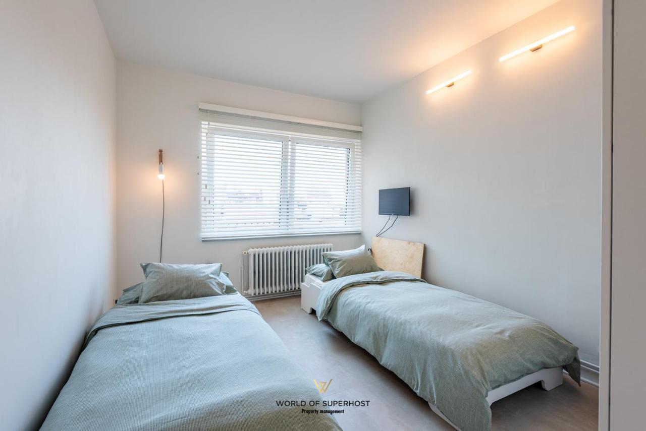 Luxurious Apartment Next To The Sea And City Centre With Free Parking Space Oostende Eksteriør billede